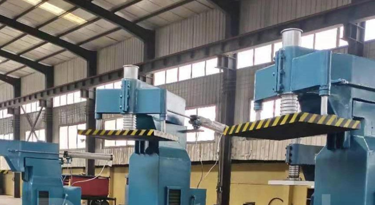 How Do You Maintain A Sand Molding Machine?